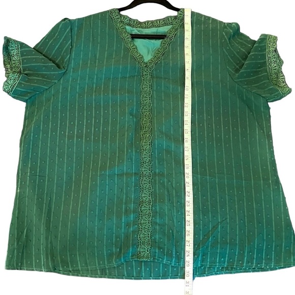 Green Lace Trim Textured Blouse | Size 3X | Elegant V-Neck Short Sleeve Top - Picture 10 of 12